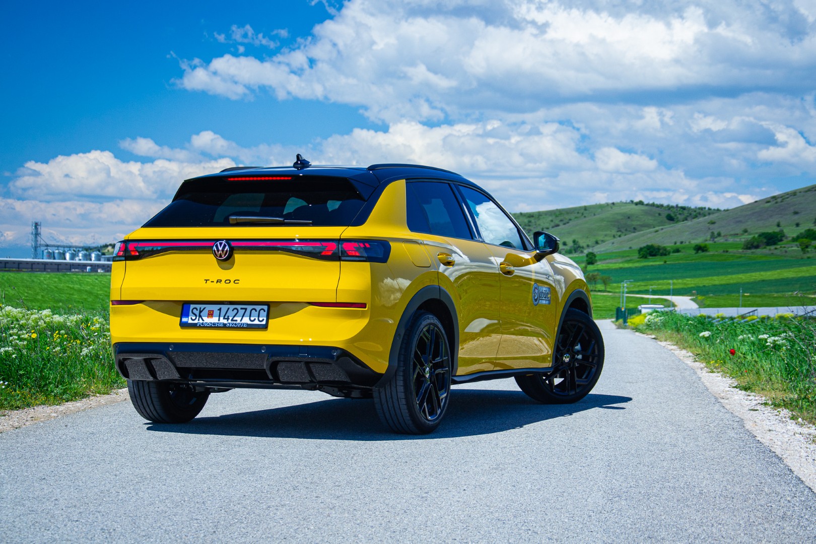 Тест Volkswagen T-Roc R-Line: Компактен СУВ со карактеристики на премиум играч