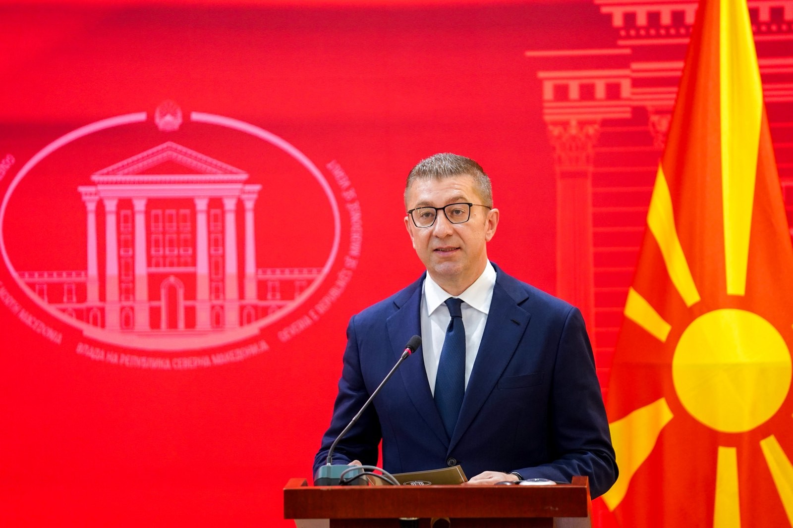 Мицкоски: Нема повеќе идентитетски отстапки, колкава и да е цената