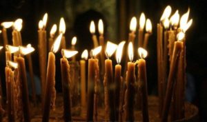 Денес е Задушница во спомен на починатите, утре е Духовден во чест на слегувањето на Светиот дух