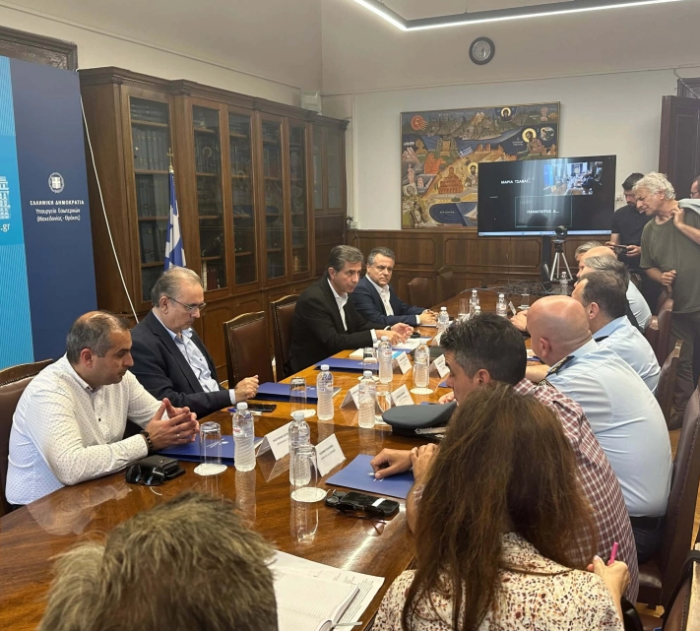Грција разгледува мерки за олеснување на протокот на патници и возила на граничните премини