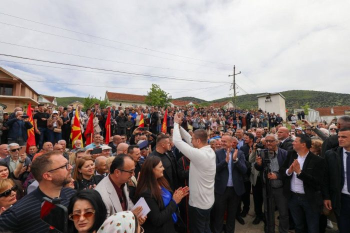 МИЦКОСКИ МЕЃУ МАКЕДОНЦИТЕ ВО АЛБАНИЈА: Матицата нема да ве заборави, го сочувавте македонското име и јазик и кога било најтешко