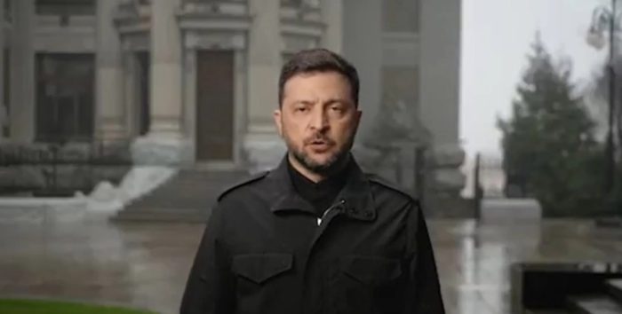 ЗЕЛЕНСКИ: Одлуката за воена парада без оружје во Москва – покажува дека Русија се плаши од украинските дронови