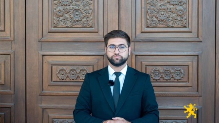 МАНАСИЕВСКИ: Да ја потсетиме јавноста дека СДС и ДУИ промовираа уставни измени за промена на името и бесплатно здравство