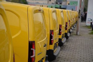Бизнис-партнер на Миле Јанакиески ќе ги брендира новите автомобили на Пошта