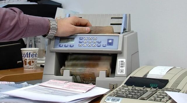 Граѓаните на удар поради банкарските поскапувања: „Банките се приватни компании и нив не ги интересира економската состојба“