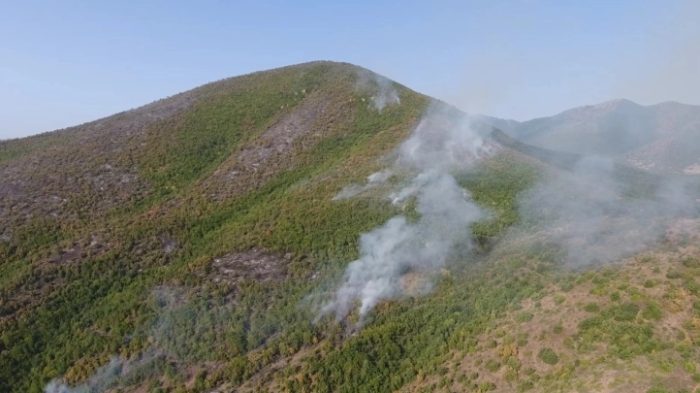 Осум пожари на отворено во текот на денов, три сè уште активни
