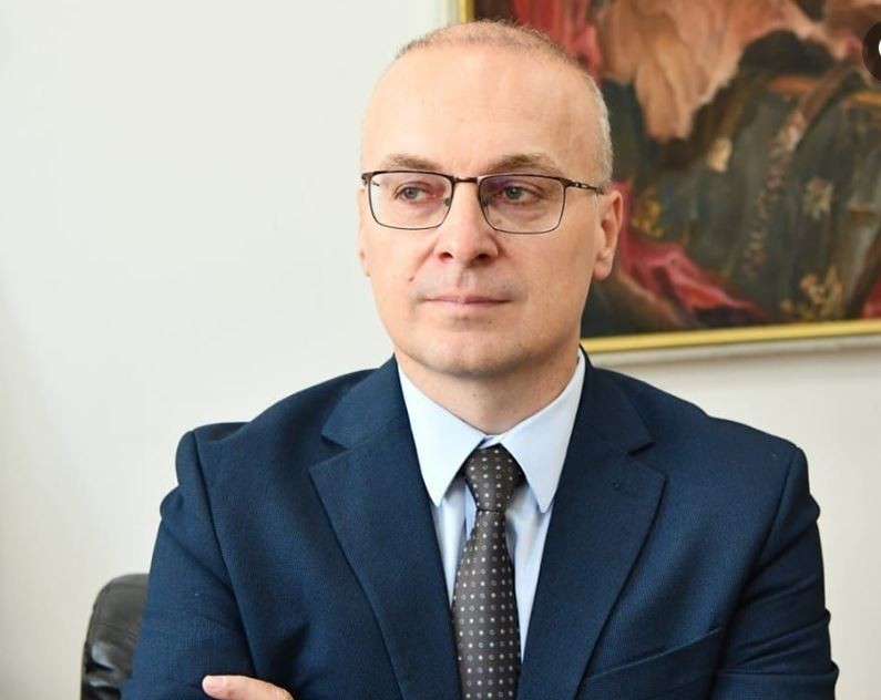 „Филипче бара алиби за следниот изборен пораз или за бојкотирање на следните избори“: Милошоски со порака од Собранието