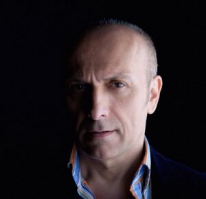 Денес роденден слави еден од најзначајните македонски продуценти и музички промотори –  Иво Јанкоски