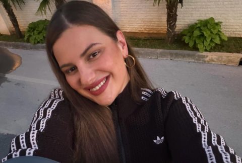 Министерската сопруга тргна навреме да го втаса трендот: Нина на Борко по бикини ги истакна своите облини