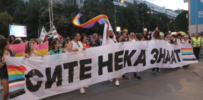 ЛГБТИ-ЛУЃЕТО СЕ НАСТАВНИЦИ, КОЛЕГИ, ДОКТОРИ, ДЕЛ ОД СЕМЕЈСТВОТО, ПОТРЕБНА Е НИВНА ВИДЛИВОСТ И ПРИСУСТВО, А НЕ НАСИЛСТВО И БЕЗДОМНИШТВО, РЕКОА НА ОСМАТА ПАРАДА НА ГОРДОСТА ВО СКОПЈЕ