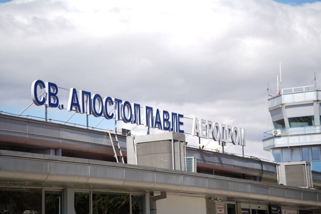Инцидент на охридскиот аеродром: Работник паднал на кров и заработил повреди