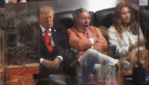 Цел Медисон Сквер Гарден во еуфорија, а Трамп го фати „дремка“ (ВИДЕО)