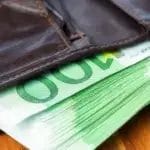 Само 12 дејности во Македонија се со просечни плати над 1000 евра!