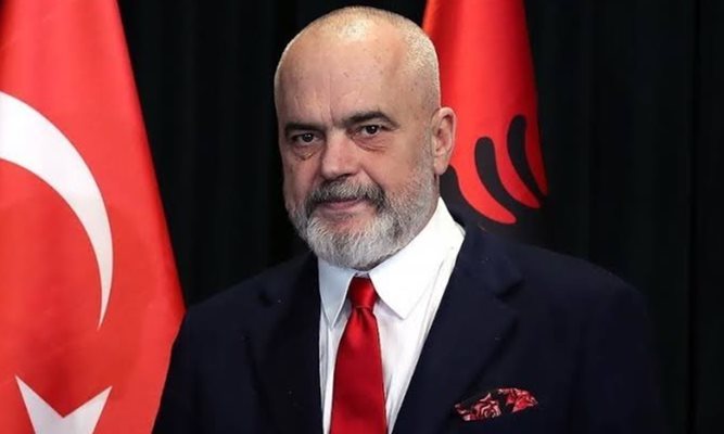 „Албанците од Македонија се жртви на политички каравани“ – Рама го критикува учеството на граѓани од Северна Македонија во протестите