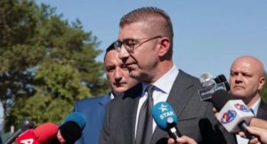 Левица: Премиерот Мицкоски аплаудира додека државните домови пропаѓаат, а приватниот бизнис профитира
