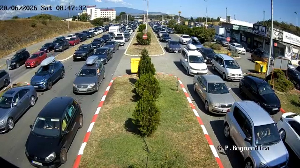 На „Богородица“ и „Дојран“ колони возила за излез кон Грција, времето на чекање е околу 40 минути