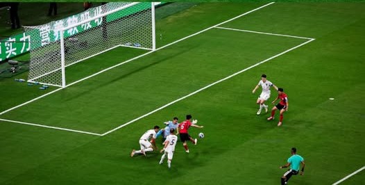 Им ја скрши кичмата на Чесите, голот на екс играчот на Ѕвезда засега најубав на СП (Видео)