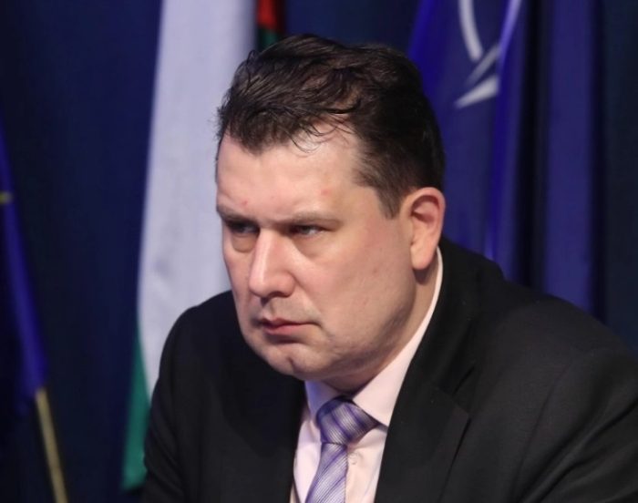 МУЦУНСКИ: Го повикав бугарскиот амбасадор Јеласко Радуков да се извини за скандалот, но досега нема одговор
