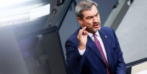 Баварскиот премиер бара укинување на социјалната помош за Украинците во Германија