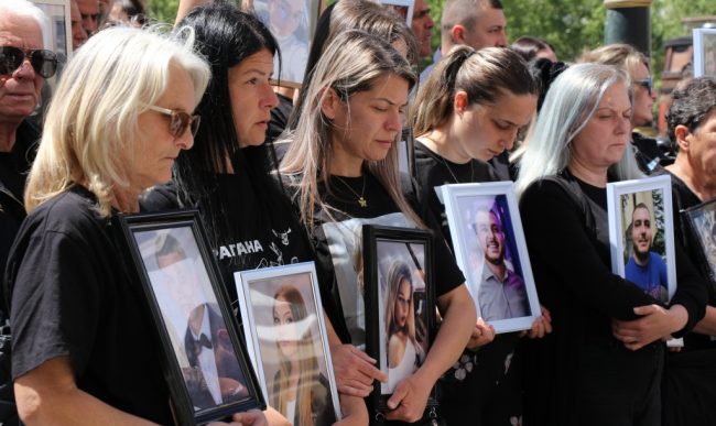 ОБВИНИТЕЛКАТА ЗА КОЈА ИЗЗЕМАЊЕ ПОБАРАА АДВОКАТИТЕ НА ОБВИНЕТИТЕ МИНИСТРИ ЗА ЕКОНОМИЈА ВО СУДЕЊЕТО ЗА КАТАСТРОФАТА ВО „ПУЛС“, ОТИ НЕ ИМ СЕ БЕНДИСУВАЛ НАЧИНОТ НА КОЈ ГИ ПРЕЗЕНТИРА ДОКАЗИТЕ, ОСТАНУВА ВО ТИМОТ