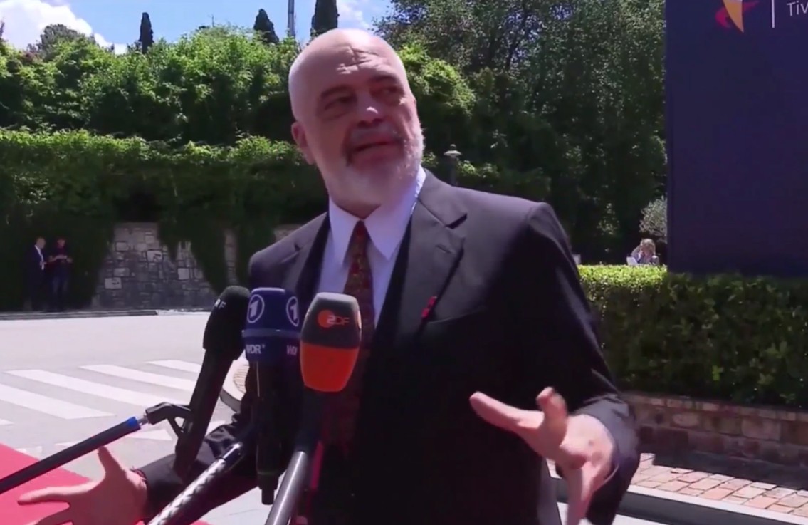 ВИДЕО: „БОГ, СЕКС И ЕУ, ОВА СЕ 3 РАБОТИ ШТО НЕ МОЖЕТЕ ДА ГИ ПРЕДВИДИТЕ“: Рама на прашањето кога Албанија ќе влезе во европското семејство