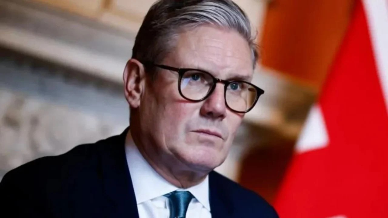 Стармер поднесе оставка како премиер на Британија и се расплака