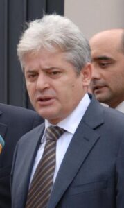 Ахмети најави повлекување од лидерската позиција: „Ќе станам ветеран“