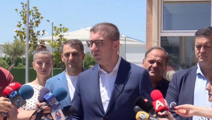 МИЦКОСКИ ЗА „ИЗОЛАЦИЈАТА“: За два месеца се сретнав со Ердоган, Макрон, Мерц… сега во Македонија доаѓа и Марта Кос