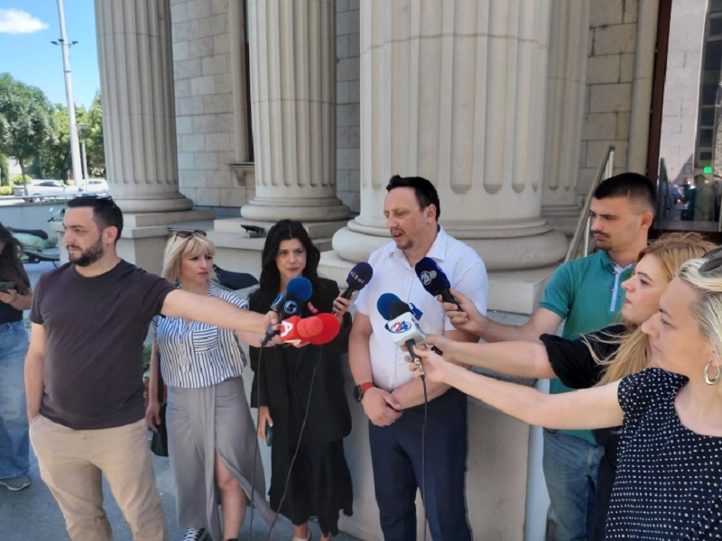 Имаме докази дека услугите за кои биле издадени фактури никогаш не ѝ биле испорачани на ФФМ, вели обвинителот Азизи
