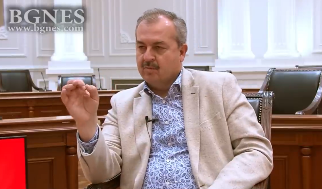 Авторот на славното интервју на БГНЕС во кое Заев тврдеше дека сме „сшти“ народ со Бугарите, сега вели дека самите сме се блокирале во ЕУ
