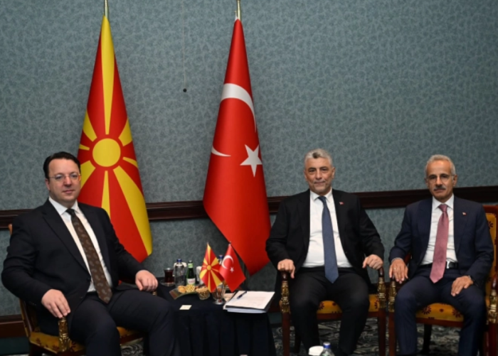 Директна авиолинија Анкара-Скопје и карго железничко поврзување договори вицепремиерот Николоски со турските министри Болат и Уралоглу