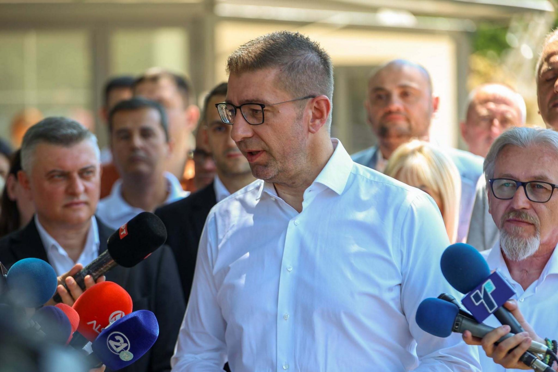 Мицкоски најави притисок врз маркетите, бара поевтинување на основните производи