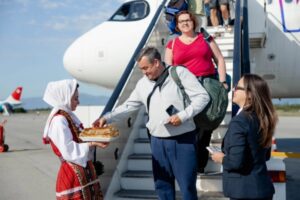 Првите полски туристи од Вроцлав слетаа на аеродромот во Охрид, почнуваат две нови авиолинии од Вроцлав и Катовице