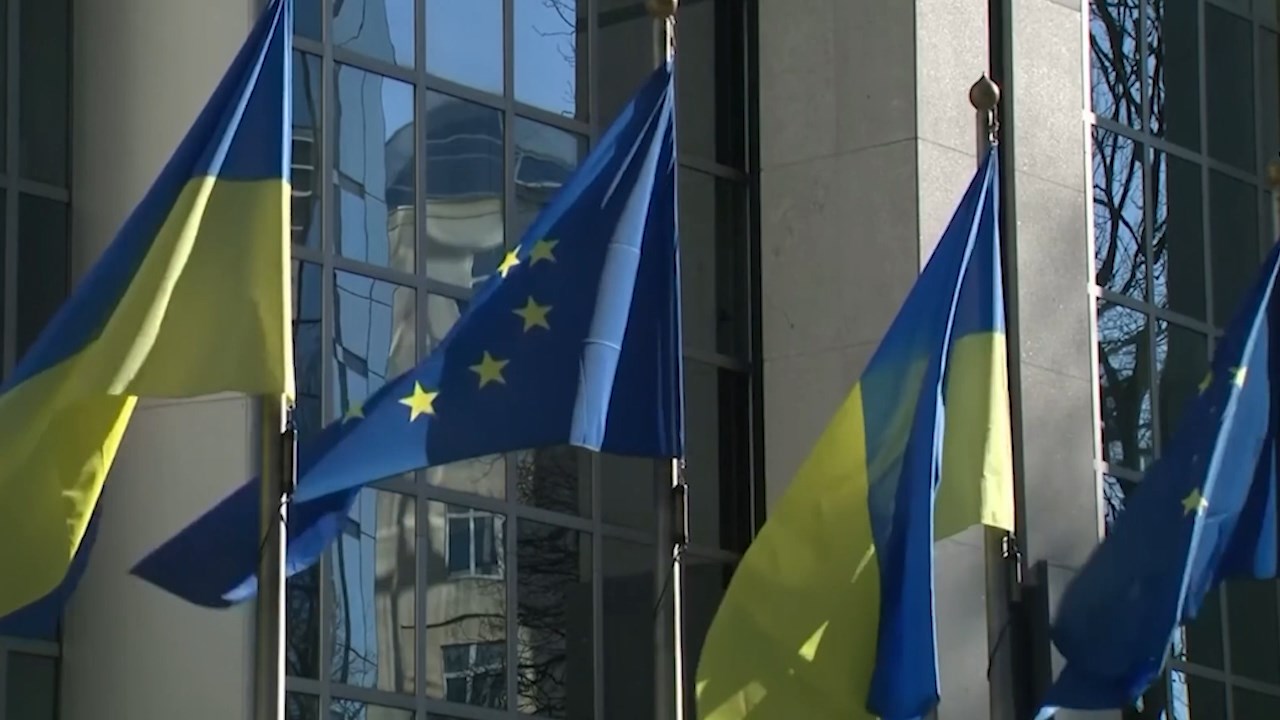 Мицкоски и Филипче се обвинуваат кој е повеќе виновен за европската блокада на земјава