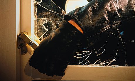Уставните судии си ги вратија повисоките плати, од октомври ќе земаат најмалку 200 евра повеќе