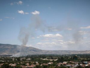 Гори дива депонија покрај железничката пруга во Долно Лисиче