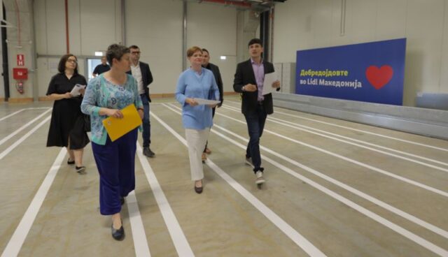 Амбасадорката Дрекслер го посети новиот логистички центар на Lidl во Куманово – пример за современа германска инвестиција и одржлив развој