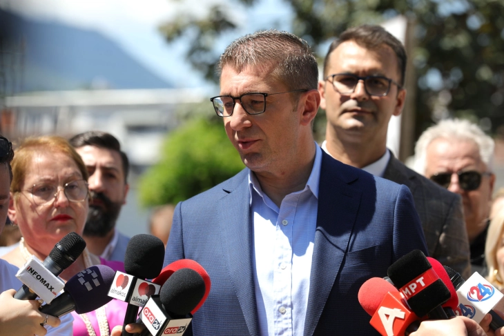 Мицкоски за средбата на високо ниво во Софија: Како човек сакам да имаме добри билатерални односи, како премиер – да го заштитам идентитетот