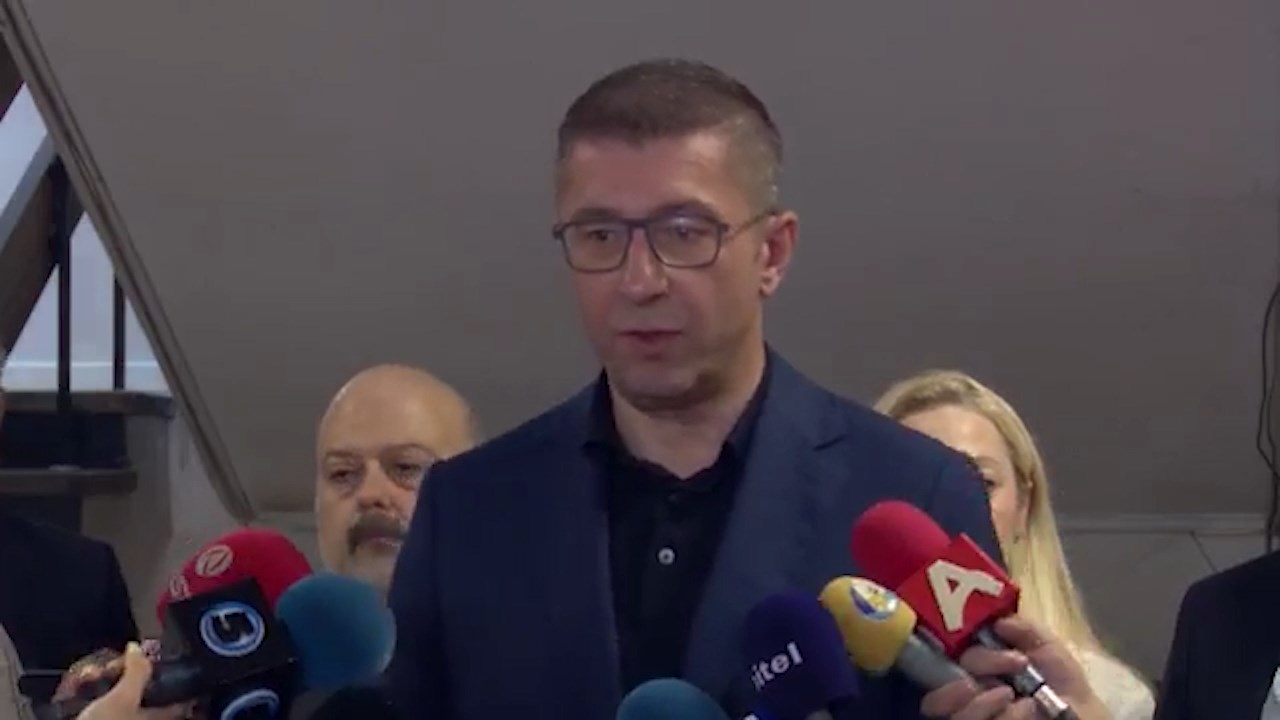 Мицкоски: Нема уставни измени без гаранции за крај на билатералните спорови
