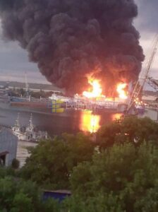 ВИДЕО: Забрана за продажба на гориво на Крим, оргомни колони за бегство од полуостровот