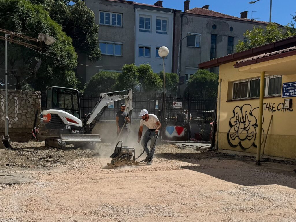 Дебар Маало добива мини пјацета со ново зеленило