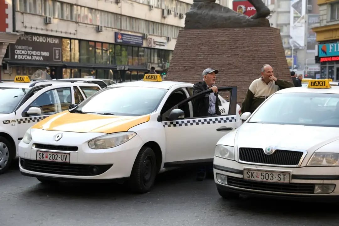 Таксистите најавуваат протест, нема да смеат да возат со постаро возило од 15 години