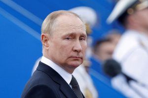Новинарот кој откри дека Владимир Путин имал љубовница почина на бизарен начин