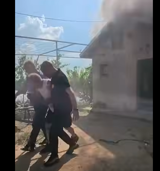 (ВИДЕО) Пожар зафати викендички кај Штип, има еден повреден