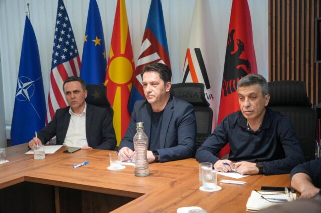 ВЛЕН ја обвини ДУИ дека „вришти“ бидејќи автопатот Скопје-Блаце не поминува низ нивните земјишта