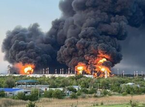 Украински напад со беспилотни летала врз неколку руски региони, оддалечени 1.200 км од границата
