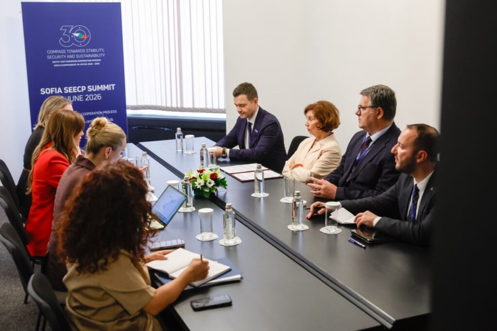 Сиљановска Давкова на средба со Албулена Хаџиу, изразена подготвеност за унапредување на македонско-косовските односи