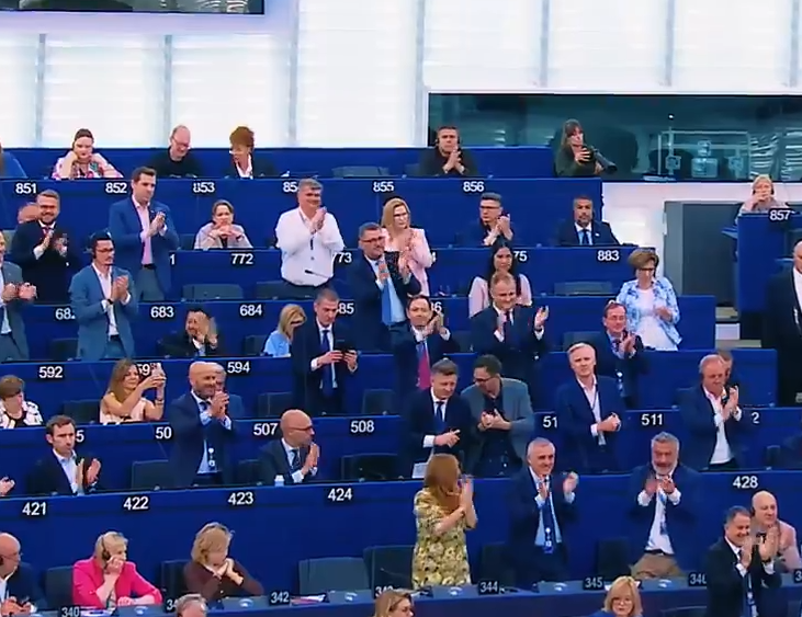 Европскиот парламент со овации против миграцијата