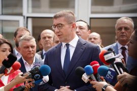 Мицкоски: Несериозно е да се очекува дека ќе ја промениме нашата позиција кога ќе дојде висок европски политичар