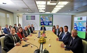 HELLENiQ ENERGY и Chevron го прошируваат стратешкото партнерство со нов договор за истражување во Јонското Море